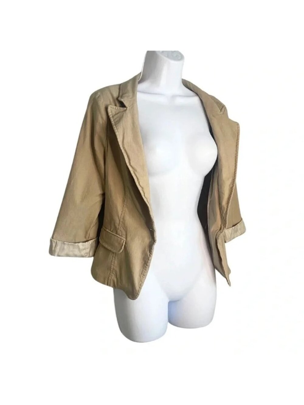 Active USA Women's Beige Casual Blazer - Med. 3/4 Sleeve. Collard - Button Close